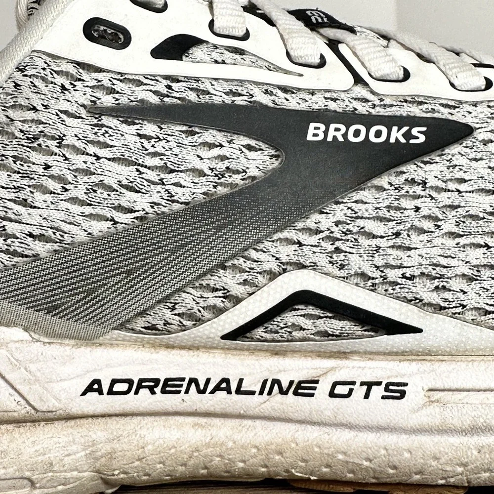 Brooks Adrenaline GTS 23 Shoes Womens 9 Gray Running Sneakers Sporty 1203811B112